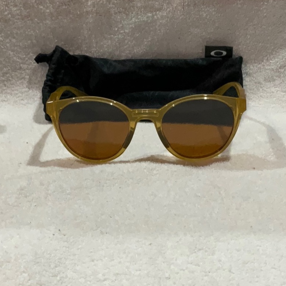 NEW OAKLEY Yellow Sunglasses - Picture 3 of 4
